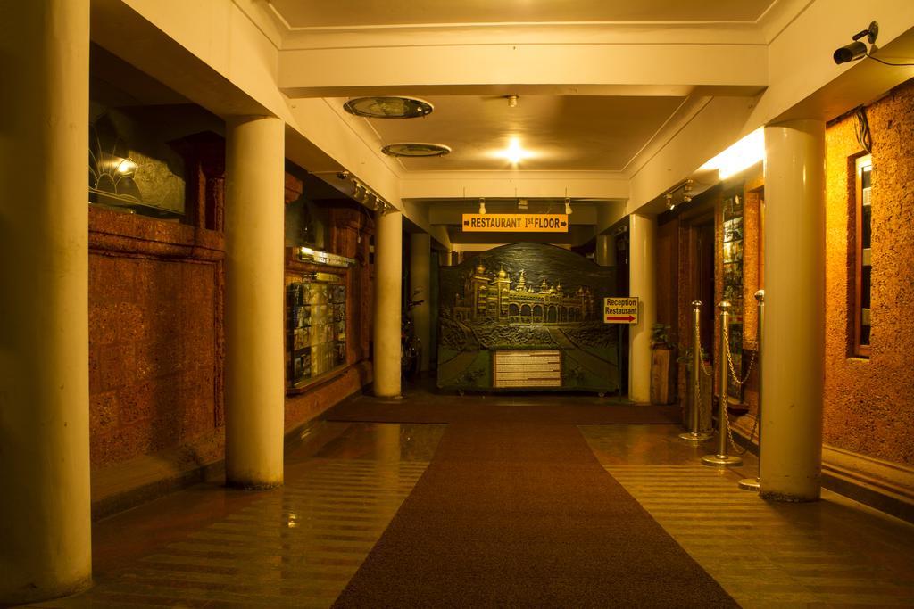 מייזור Parklane Hotel מראה חיצוני תמונה