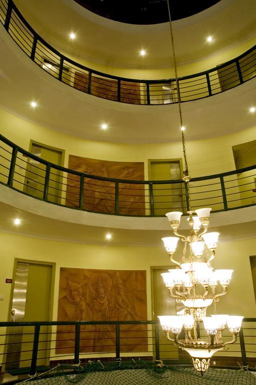 מייזור Parklane Hotel מראה חיצוני תמונה