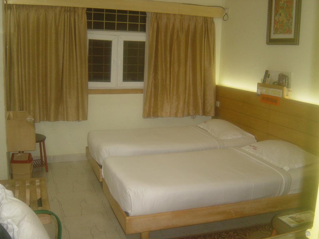 מייזור Parklane Hotel מראה חיצוני תמונה
