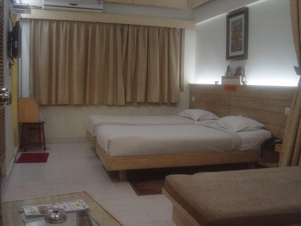 מייזור Parklane Hotel מראה חיצוני תמונה