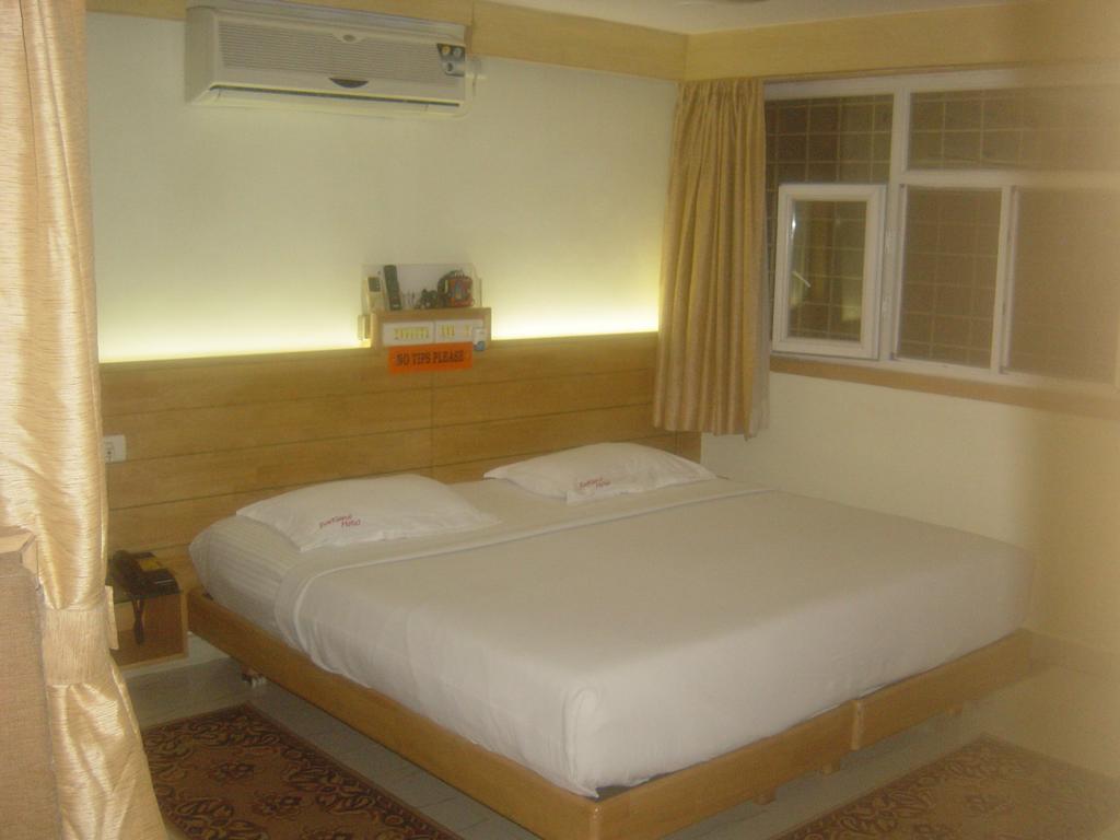 מייזור Parklane Hotel מראה חיצוני תמונה